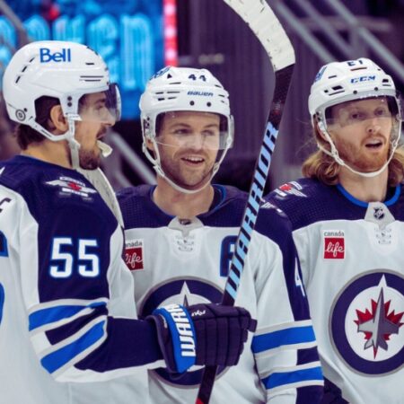 Winnipeg Jets sign Scheifele, Hellebuyck to 7-year contracts